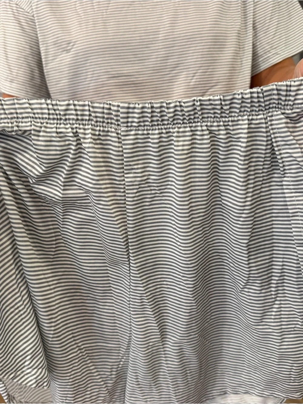 NWOT Women’s Striped Shorts Crop Top Set Size Large Gray White Loungewear 2 set